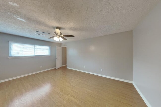 Building Photo - 13627 Montaigne Dr