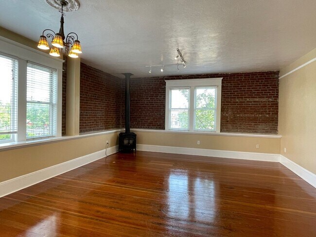 Building Photo - 1008 N Killingsworth St