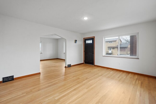 Building Photo - Don’t miss this! Beautifully RENOVATED 3 bedroom in Stowe!!