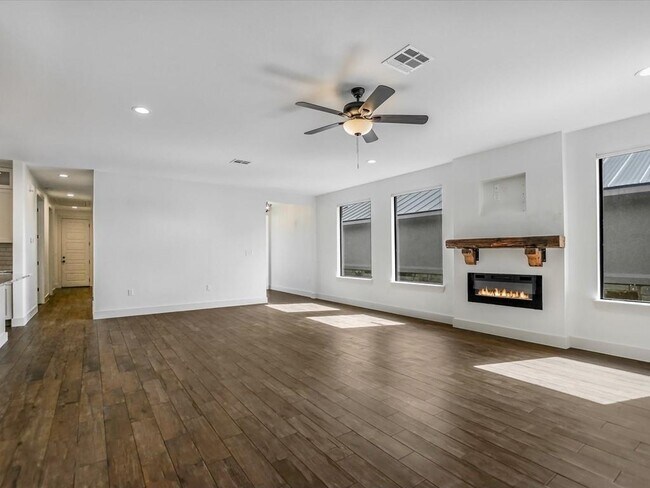 Building Photo - 319 Parallel Cir