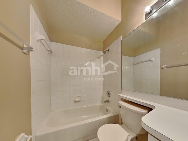 Building Photo - 4004 Water Park Ct