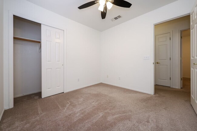 Building Photo - 8256 S Vía Del Forjador