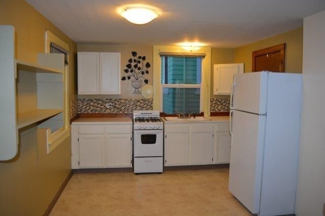 Building Photo - CUTE, COZY CABIN , 1 bedroom studio detached house