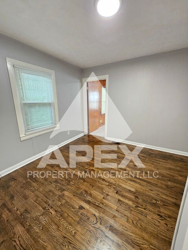 Building Photo - Craftsman Style 2 Bd 1- Ba Single Family H...