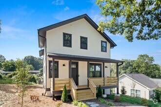 Building Photo - Newer Home in West Asheville!