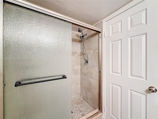 Building Photo - 9877 Westview Dr