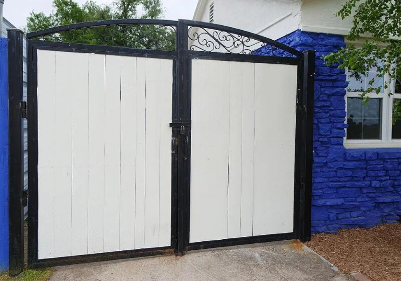 Building Photo - 5202 N Rockwell Ave