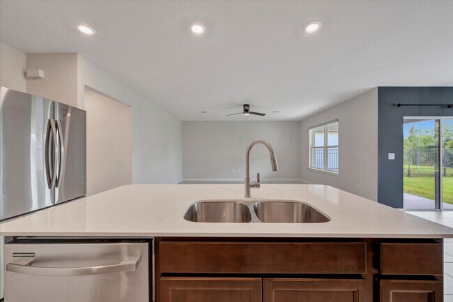 Building Photo - Newer Build - Parrish 3 Bedroom Home with ...
