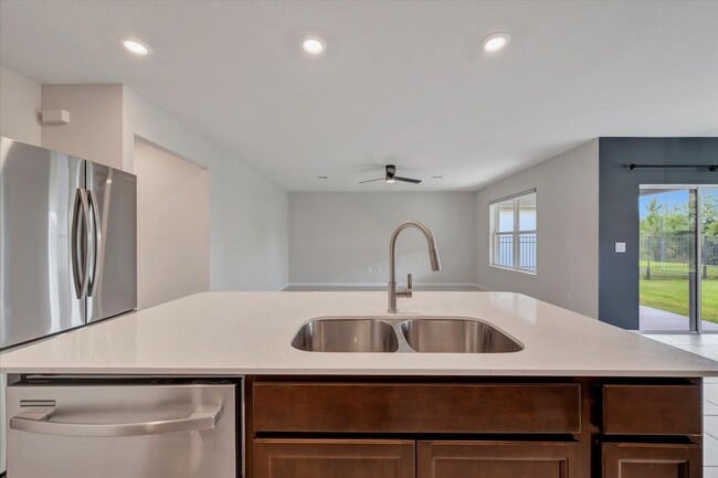 Building Photo - RENT SPECIAL - Half Month Rent Free for 8/...