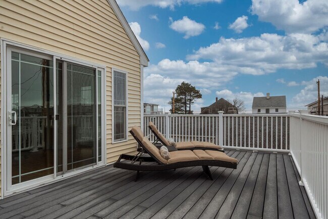 Building Photo - 9 Lowell St