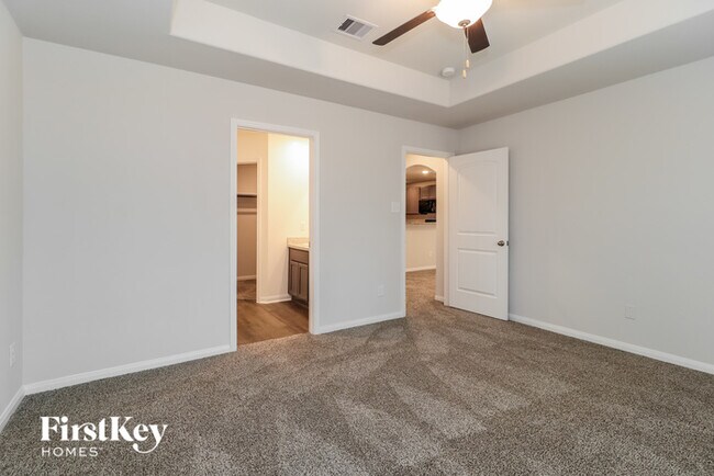 Building Photo - 25621 Roy Rogers Rd
