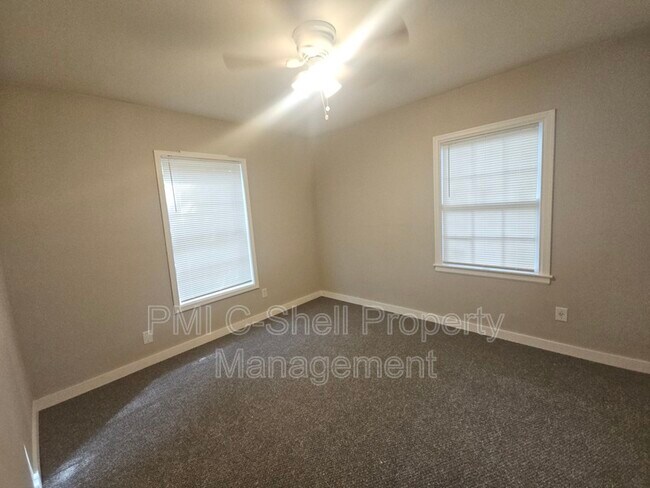 Building Photo - 217 Willow St