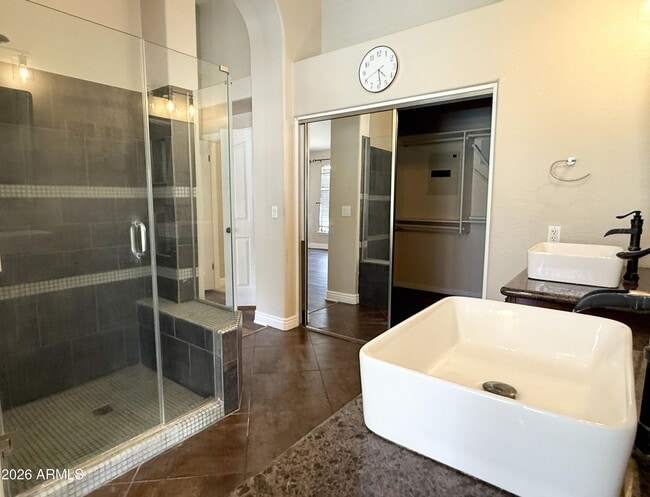 Building Photo - 902 W Sherri Dr