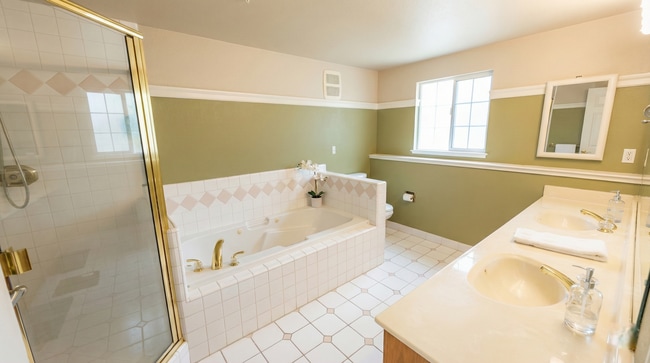 Building Photo - Expansive Valley Views & Private Living in Castro Valley - 4BD/3BA Exec Home