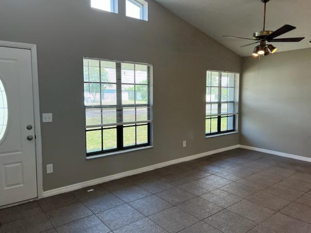 Building Photo - 1129 Fuchsia Dr