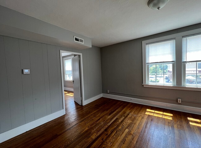 Building Photo - 861 Farmington Ave