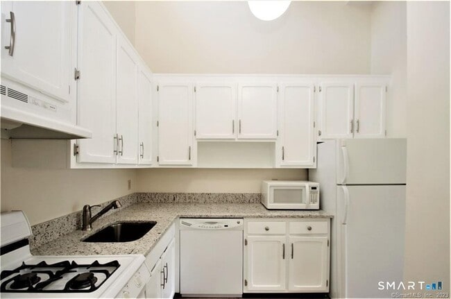 Building Photo - 48 Lawson Ln