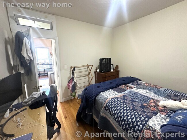 Building Photo - 1054 Cambridge St