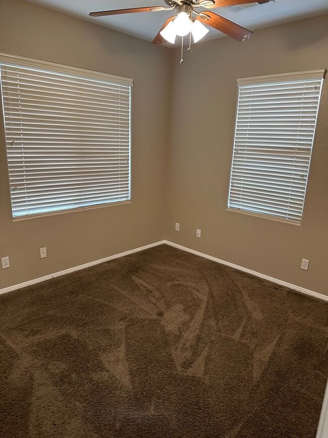 Building Photo - Single story town home with 3 bedrooms and 2 bath in Summerlin