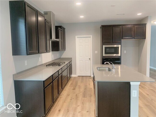 Building Photo - 2165 Davis Dr