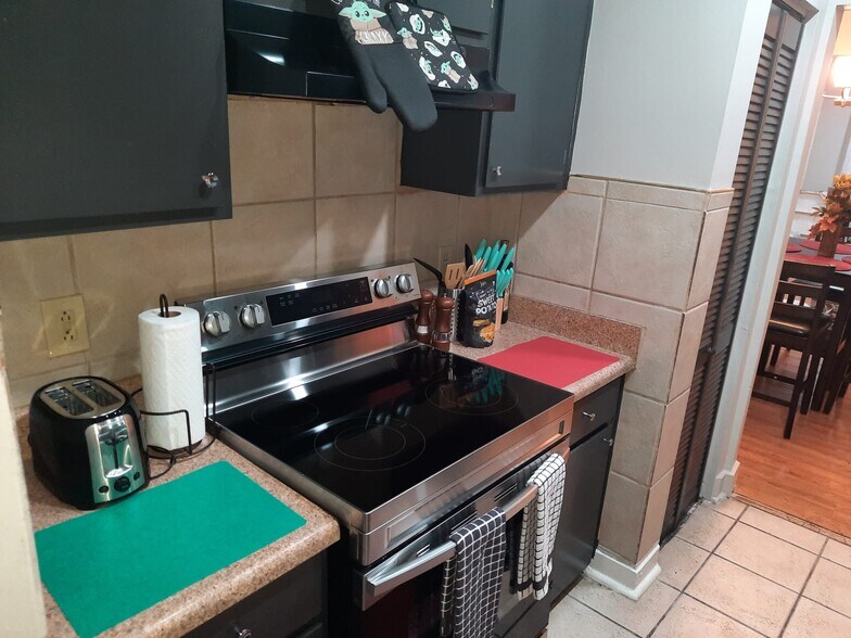Kitchen - 1158 Metropolitan Pky SW