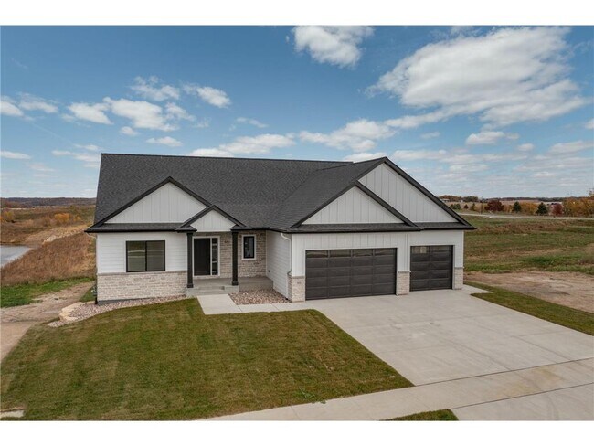 Building Photo - 301 Somerby Pkwy NE