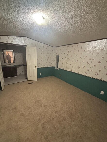 Building Photo - 407 Delwood Ln