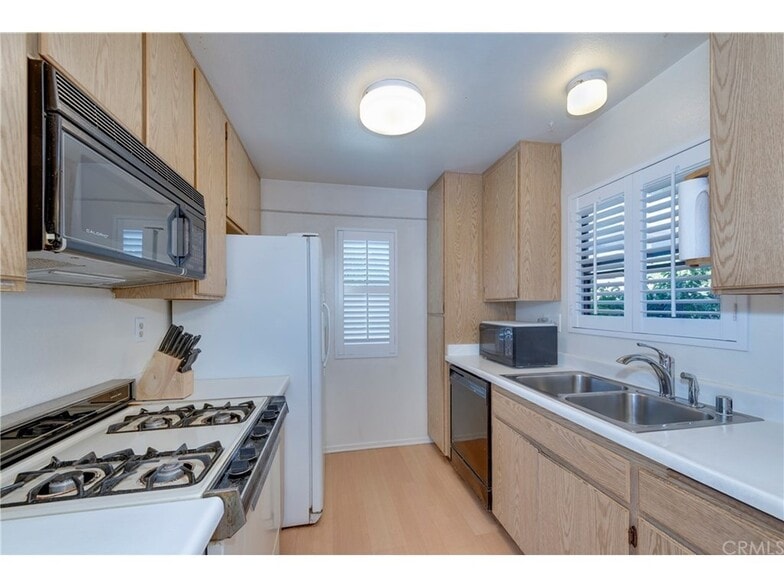 Building Photo - 10311 Azuaga St