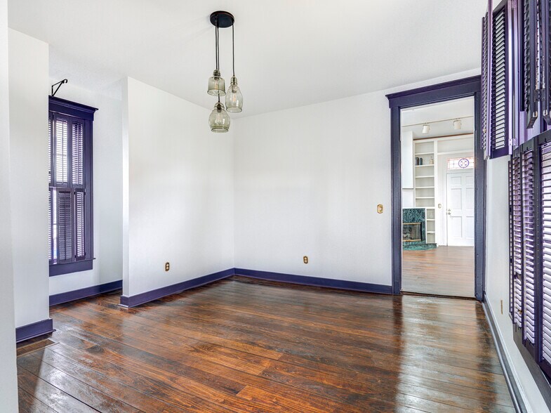 Building Photo - 321 N Park Ave