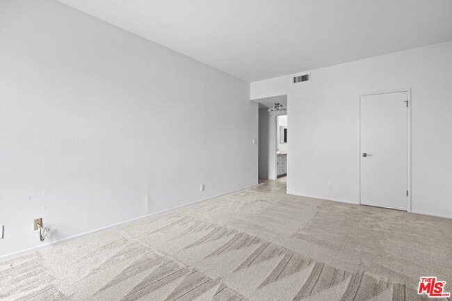 Building Photo - 1167 S Roxbury Dr