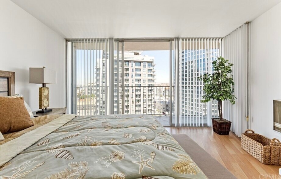 Building Photo - 700 E Ocean Blvd