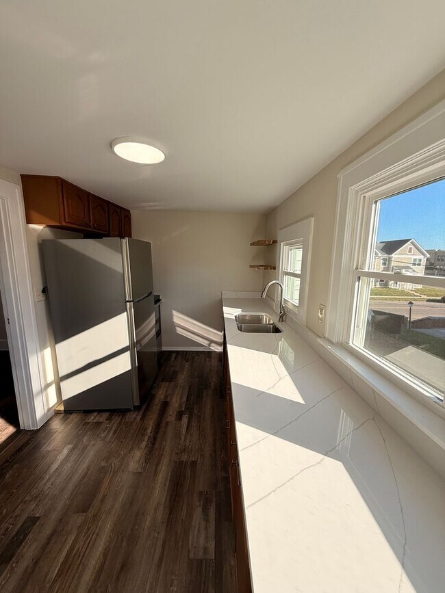 Building Photo - 750-752 E Wheeling St