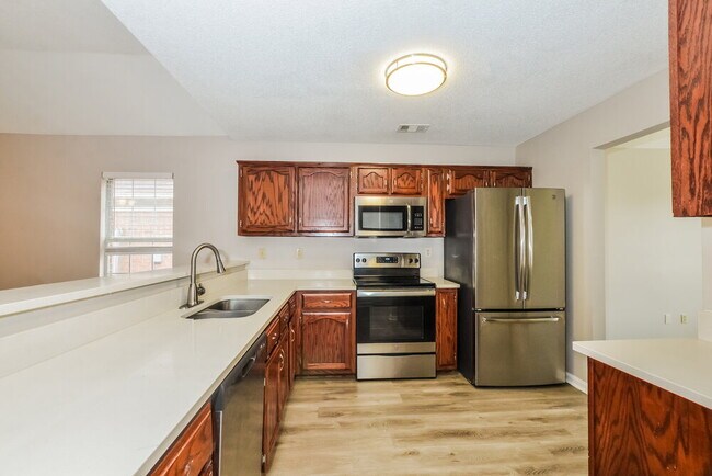 Building Photo - 7558 Fox Hunt Dr E