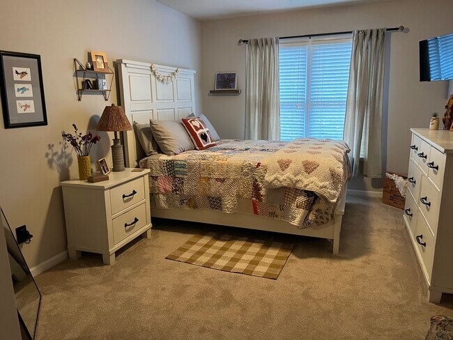 Building Photo - 201 Glenrise Ct