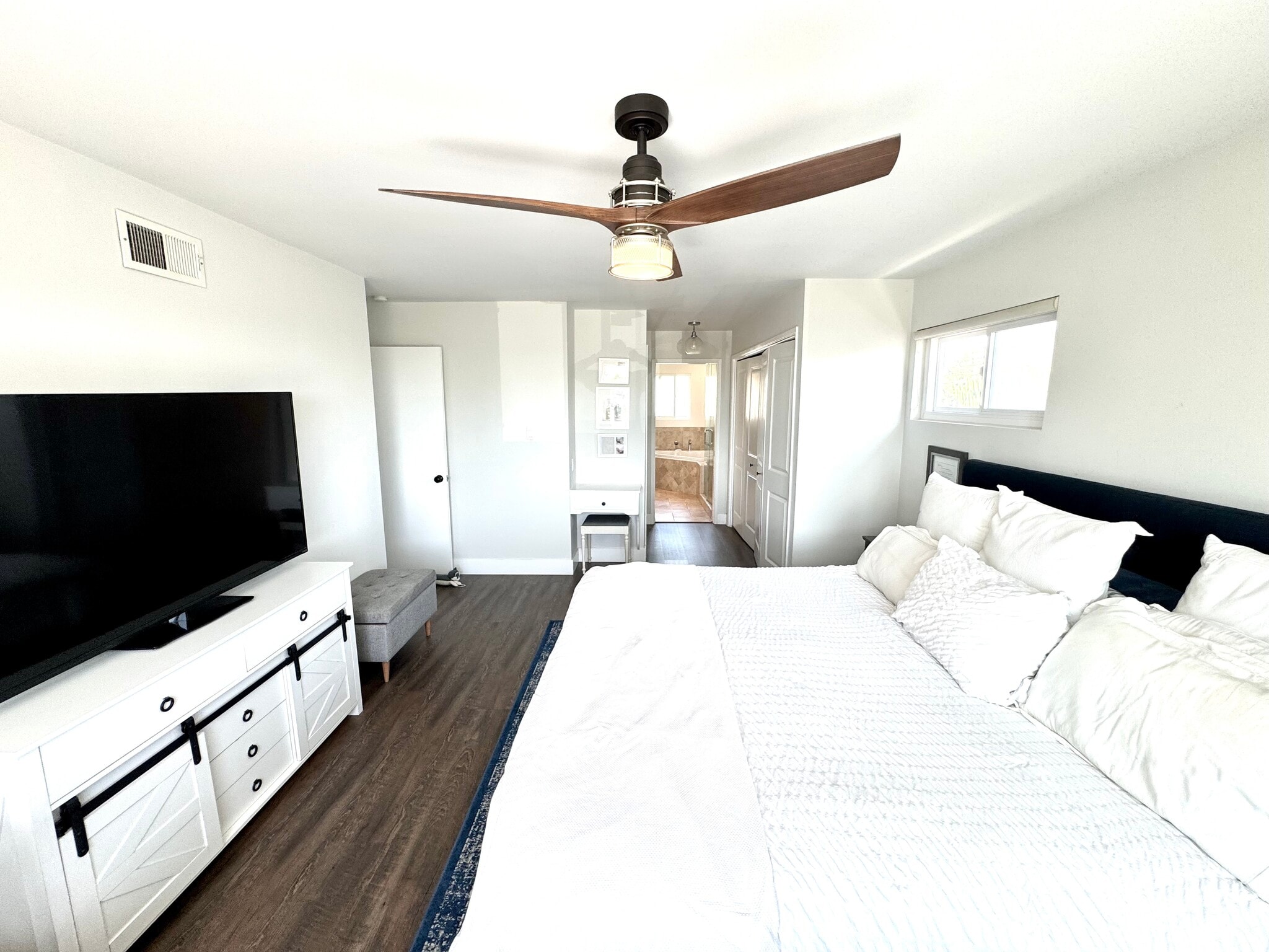 Building Photo - 1606 W 22nd St