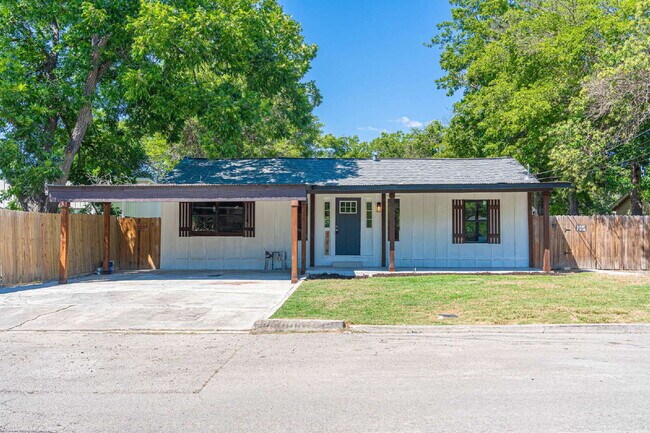 Primary Photo - 159 S Hackberry Ave