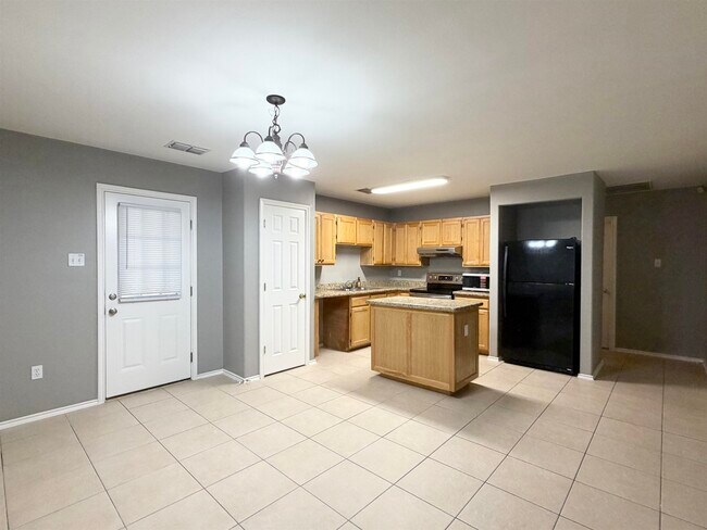 Building Photo - 11111 Revilla Dr