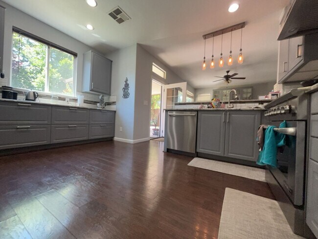 Building Photo - Spacious East Davis Home available in July!