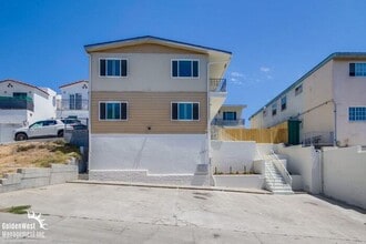 Building Photo - Cozy 3Bdm 1Ba Apartment  in City Heights - MI Special