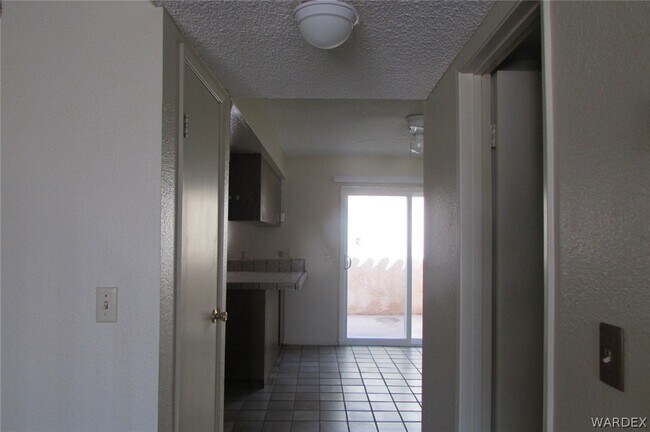 Building Photo - 1085 Chaparral Dr