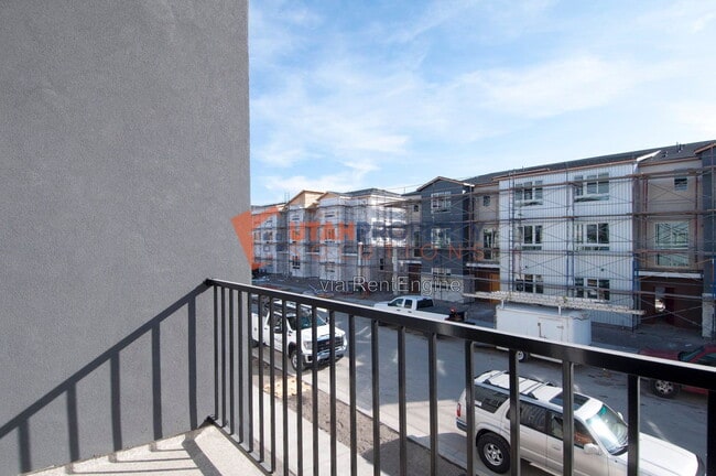 Building Photo - 1047 W 400 S