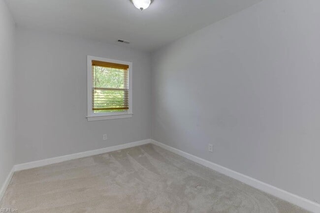 Building Photo - 1405 Baychester Ave