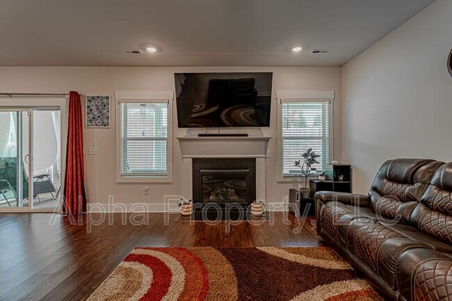 Building Photo - 126 Pewter Cir