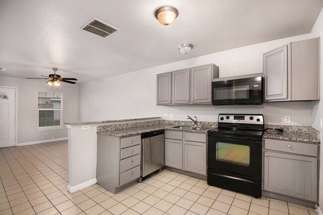 Building Photo - Recently updated 2-story 2-1.5 in Fort Worth ready for move-in!