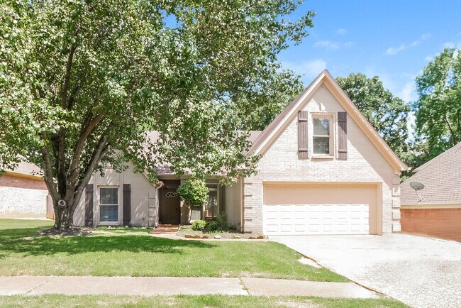 Building Photo - 8633 Meadow Green Dr