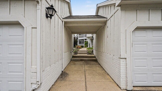 Building Photo - 1185 Joyce Ln