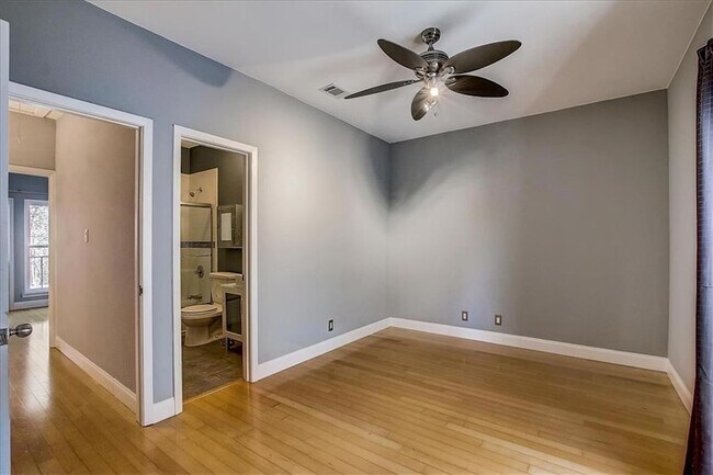 Building Photo - 1307 Kinney Ave