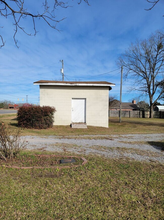 Building Photo - A LOT TO SEE! CALL US FOR A SHOWING!