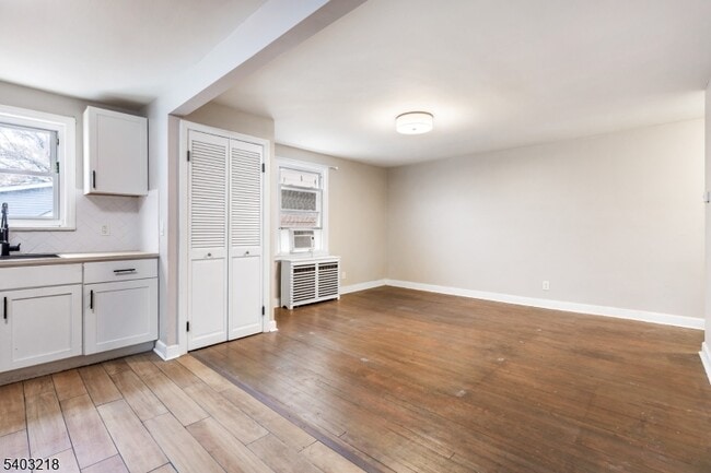 Building Photo - 26 Van Ness Terrace