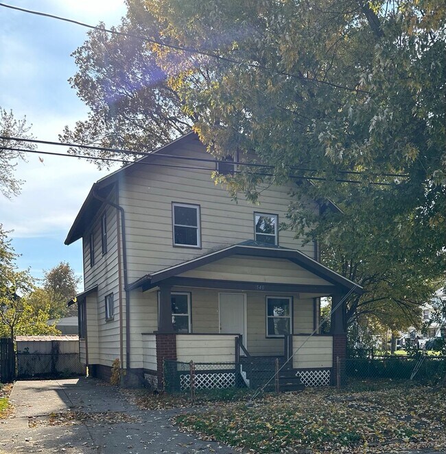 Building Photo - 3 bedroom & 1 bathroom Home for Rent